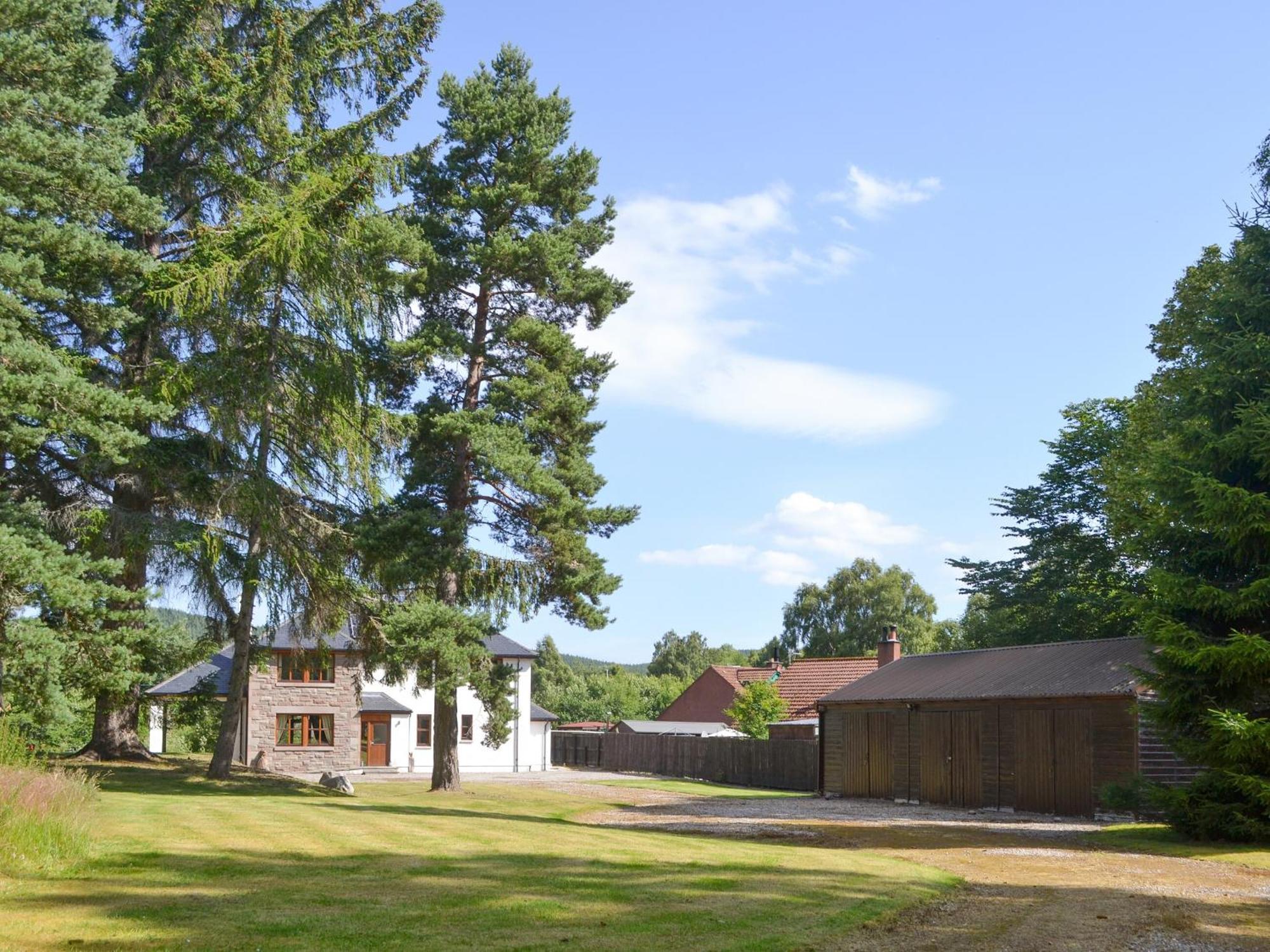 Battanropie Lodge Carrbridge Eksteriør bilde